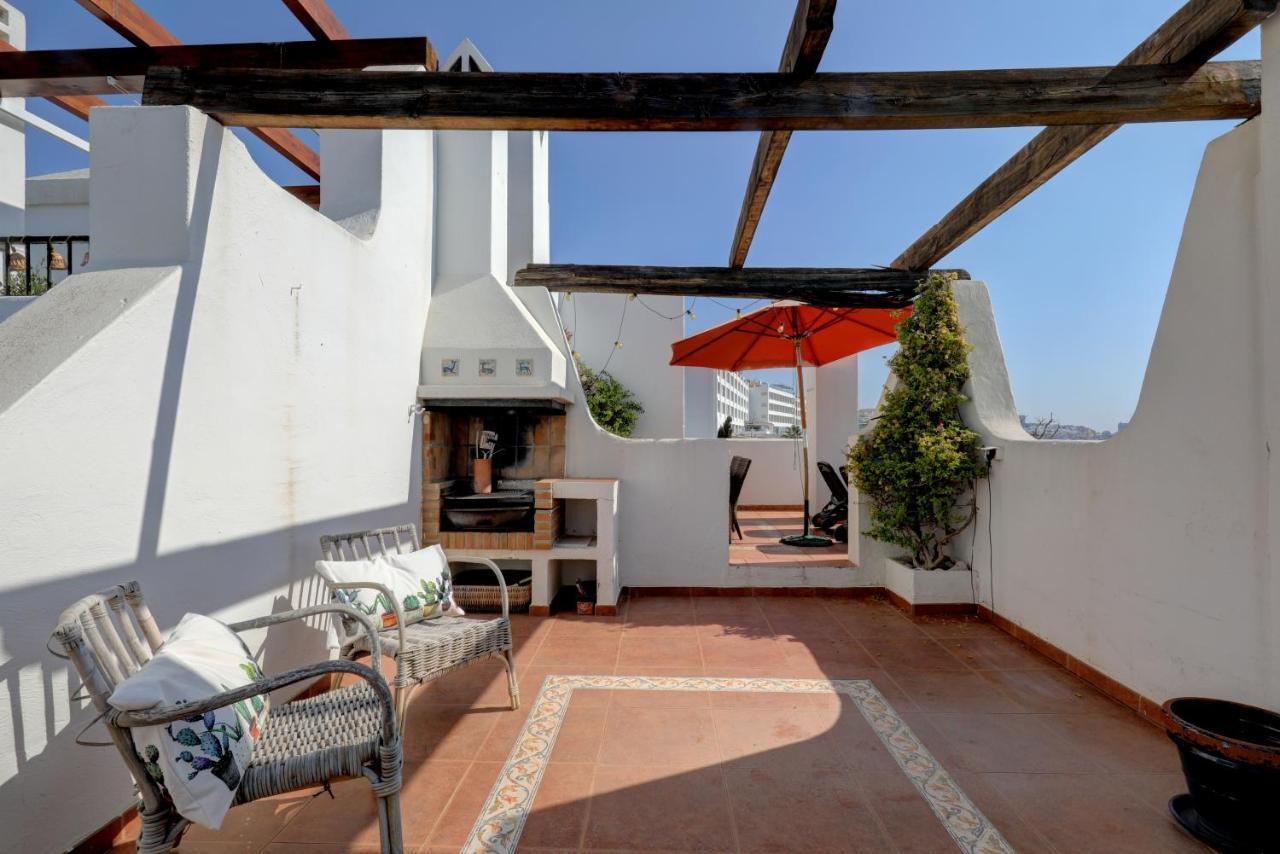 082 - Stunning Sea Views Beachfront Apartment Беналмадена Екстериор снимка