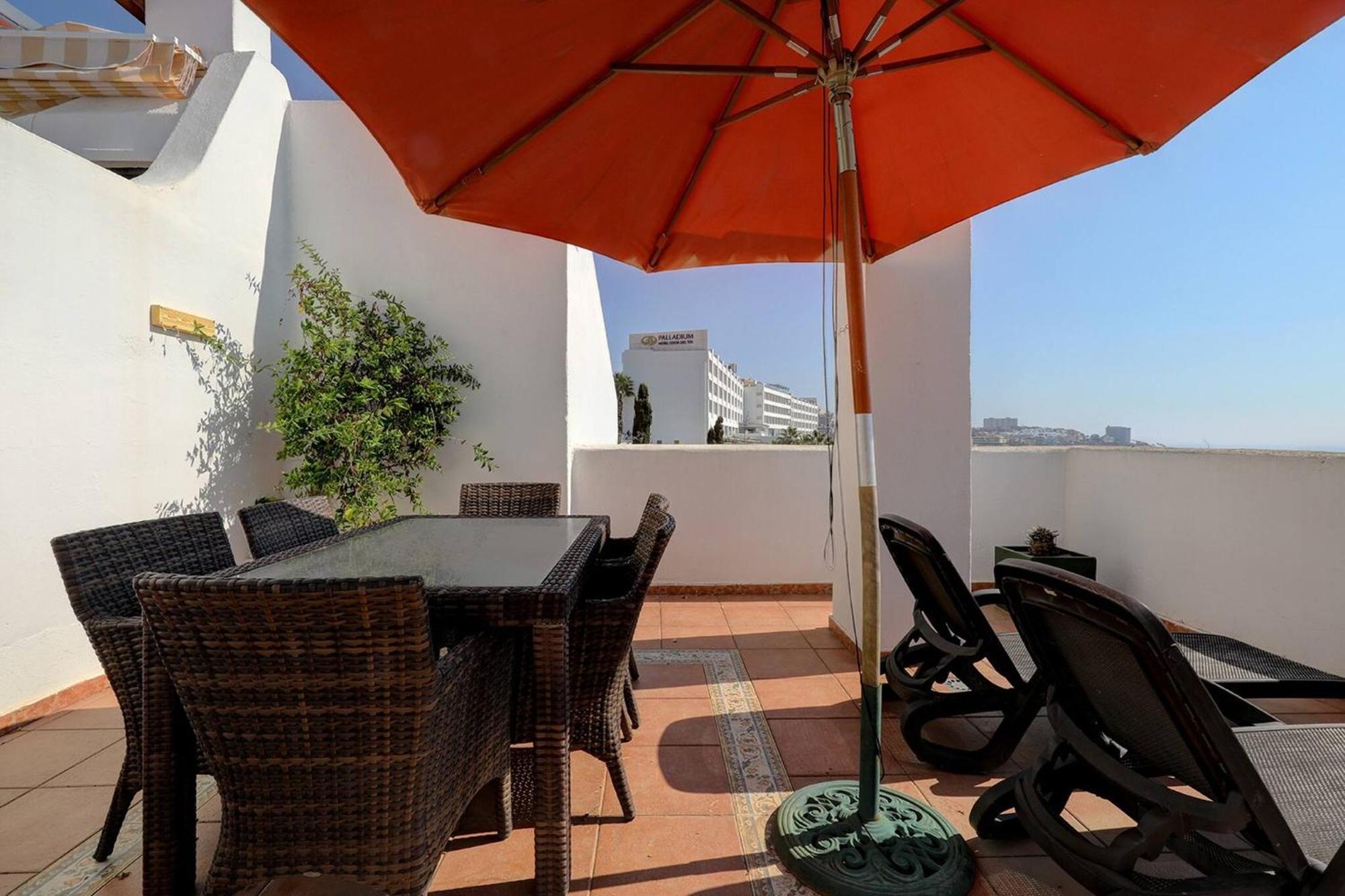 082 - Stunning Sea Views Beachfront Apartment Беналмадена Екстериор снимка