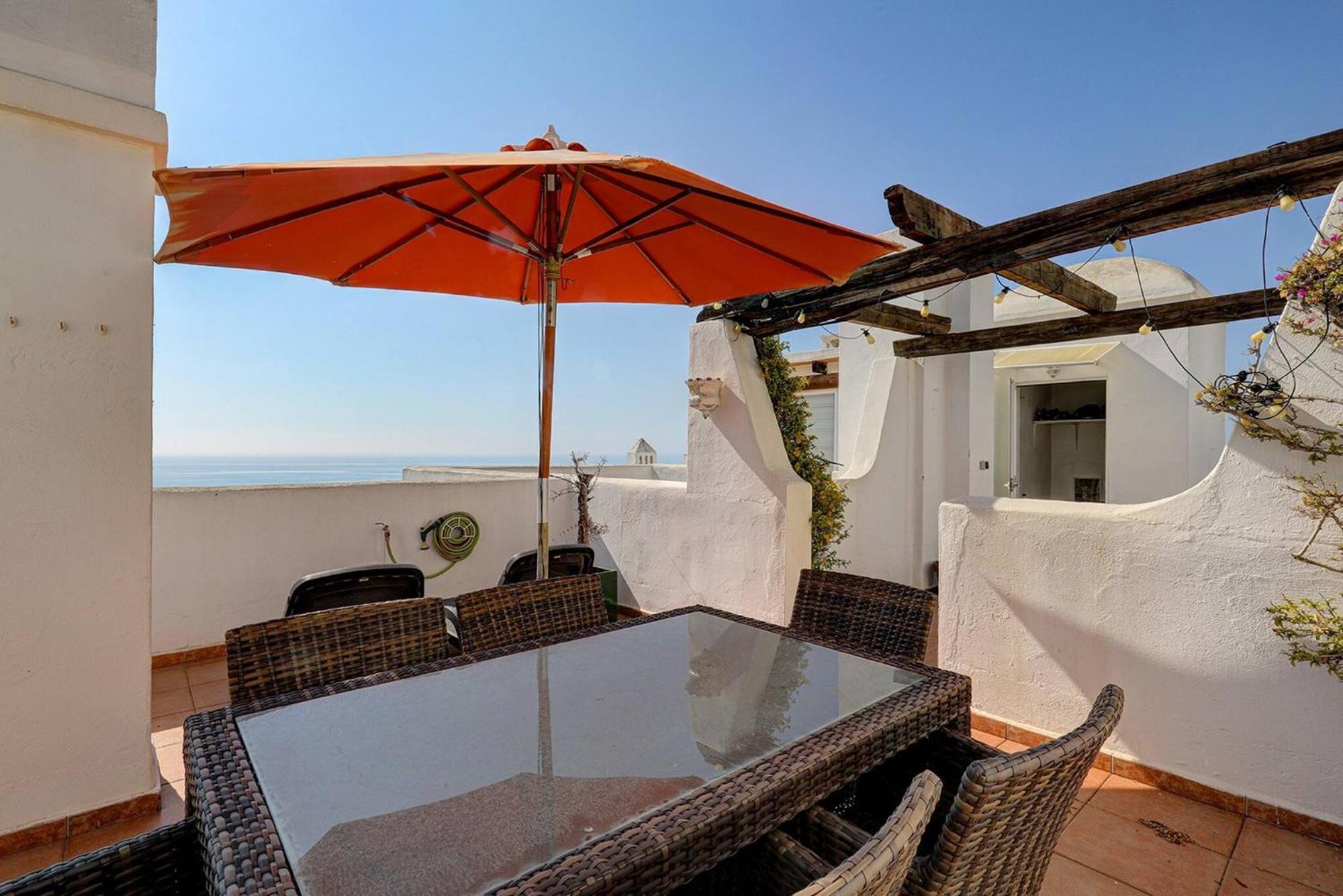 082 - Stunning Sea Views Beachfront Apartment Беналмадена Екстериор снимка