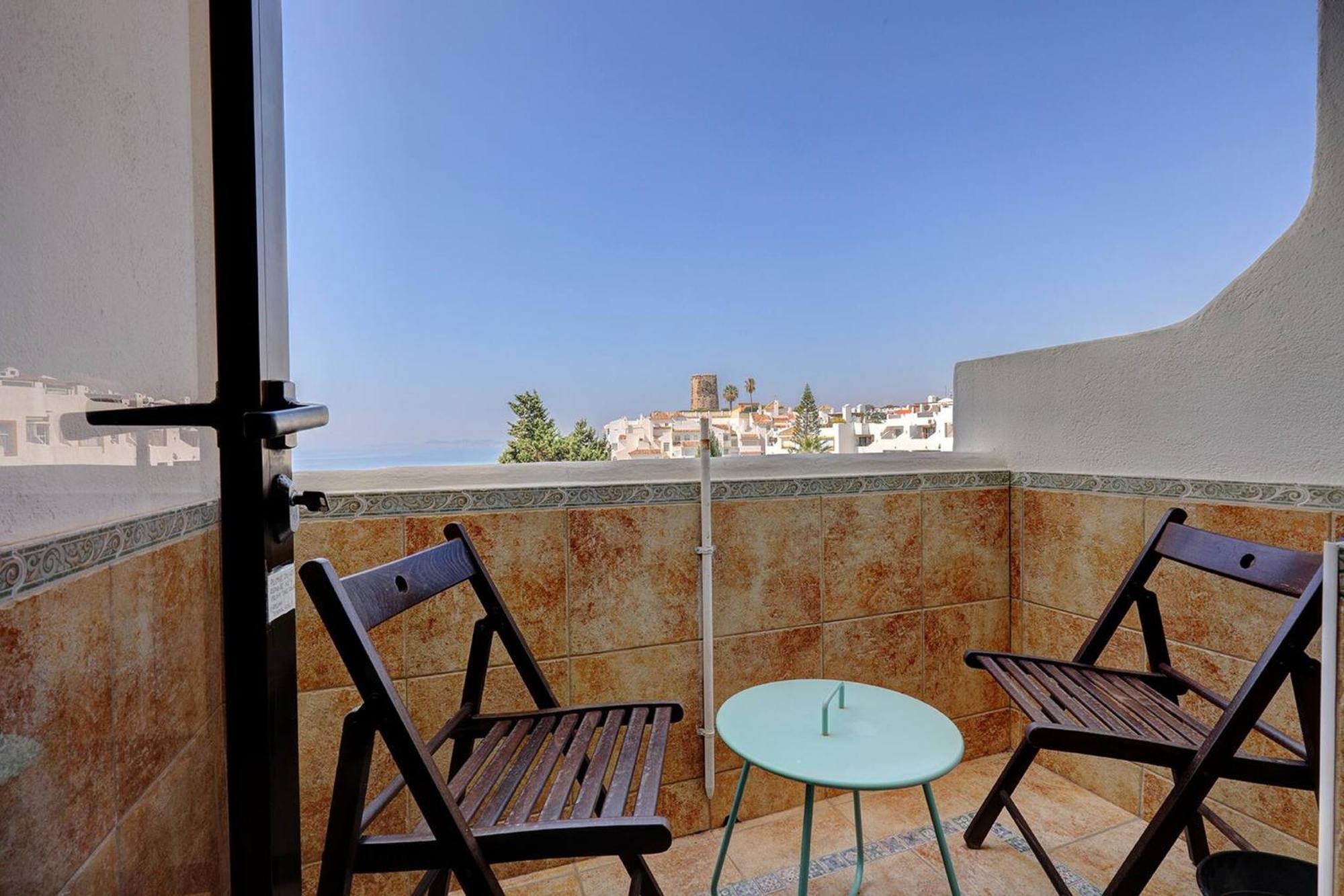 082 - Stunning Sea Views Beachfront Apartment Беналмадена Екстериор снимка